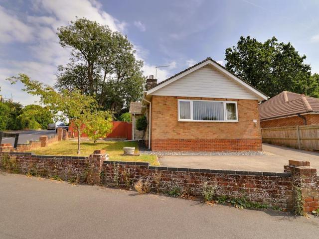 2 bedroom detached bungalow for sale