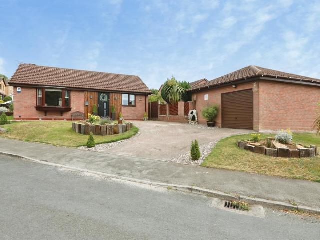 2 bedroom detached bungalow for sale