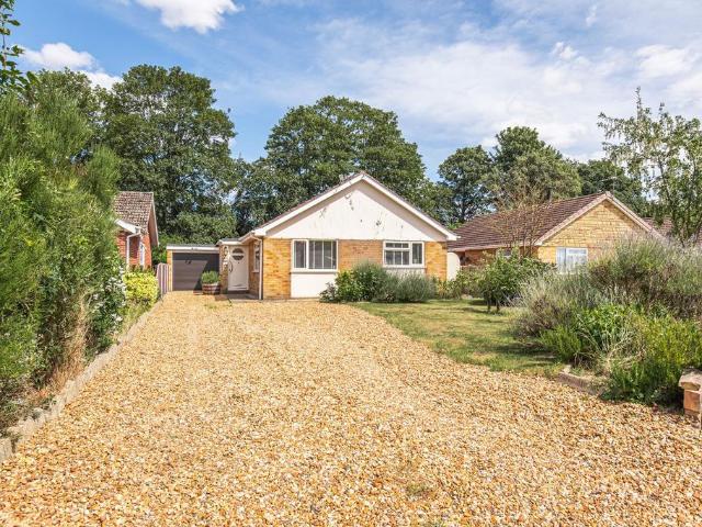 2 bedroom detached bungalow for sale