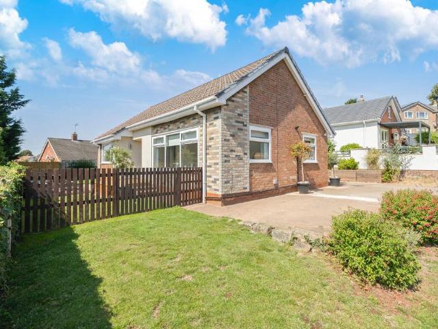 2 bedroom detached bungalow for sale