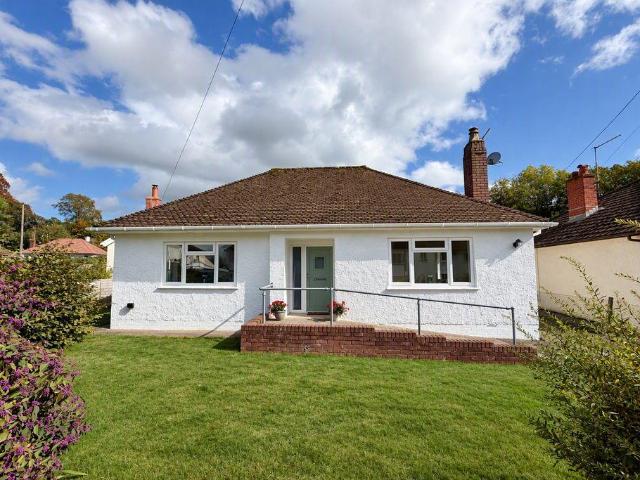 2 bedroom detached bungalow for sale