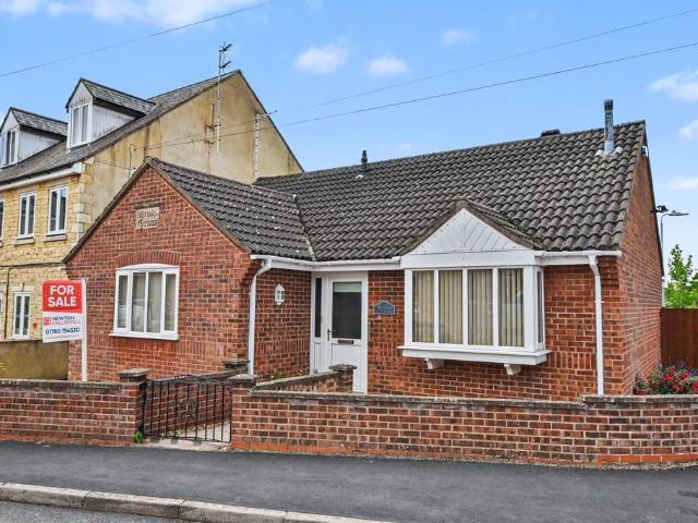 2 bedroom detached bungalow for sale
