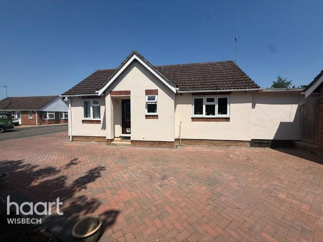 2 bedroom detached bungalow for sale