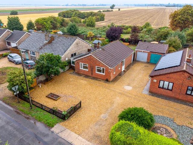 2 bedroom detached bungalow for sale
