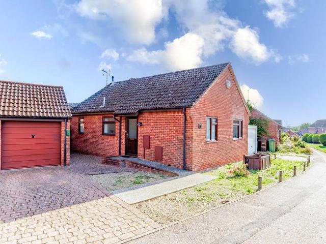 2 bedroom detached bungalow for sale