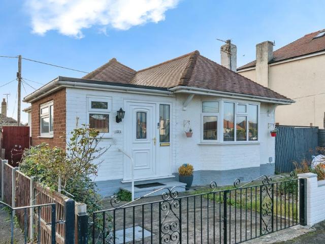 2 bedroom detached bungalow for sale