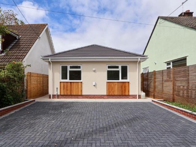 2 bedroom detached bungalow for sale