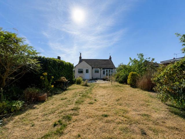 2 bedroom detached bungalow for sale