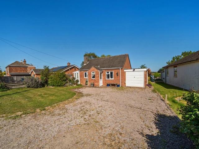 2 bedroom detached bungalow for sale