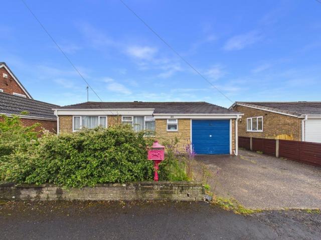 2 bedroom detached bungalow for sale