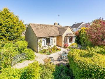 2 bedroom detached bungalow for sale