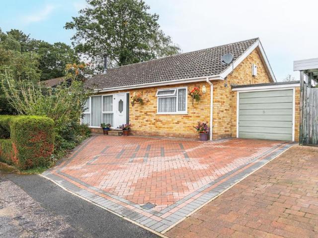 2 bedroom detached bungalow for sale