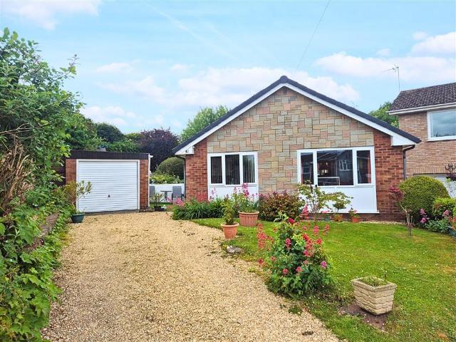 2 bedroom detached bungalow for sale