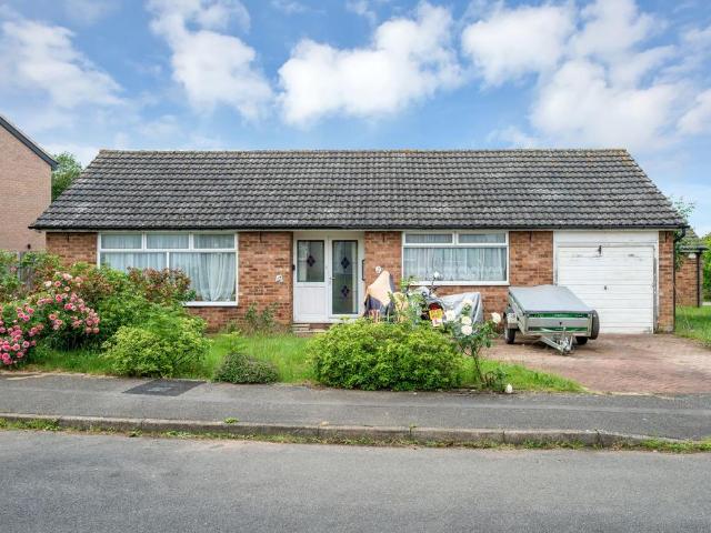 2 bedroom detached bungalow for sale