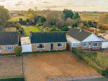 2 bedroom detached bungalow for sale