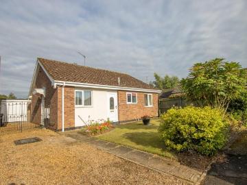 2 bedroom detached bungalow for sale