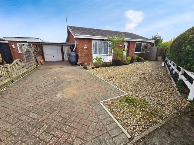 2 bedroom detached bungalow for sale
