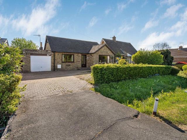 2 bedroom detached bungalow for sale