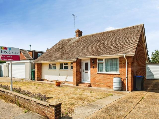 2 bedroom detached bungalow for sale