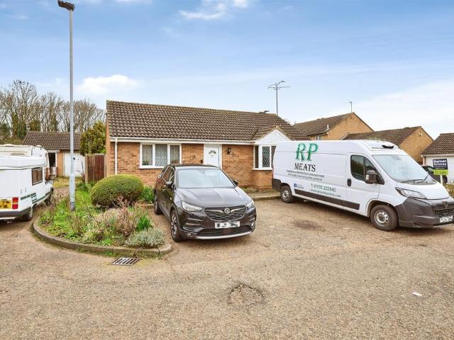 2 bedroom detached bungalow for sale