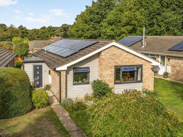 2 bedroom detached bungalow for sale