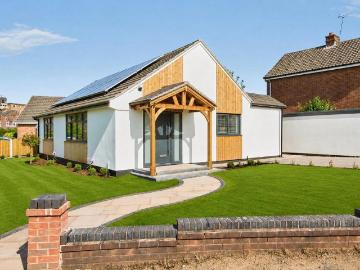 2 bedroom detached bungalow for sale