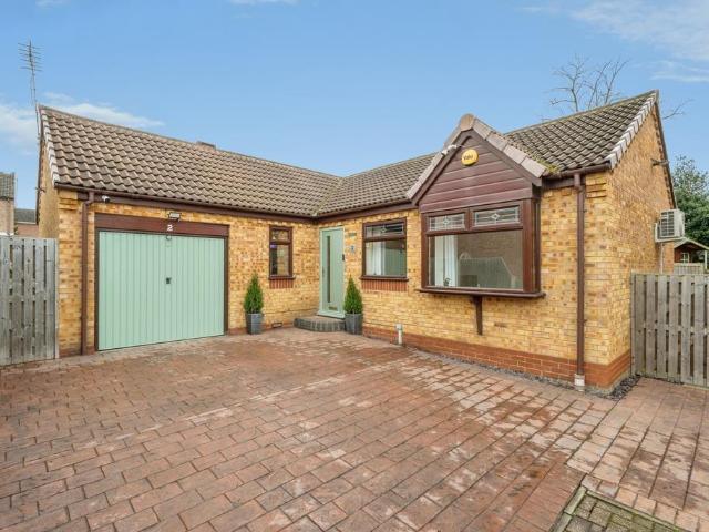 2 bedroom detached bungalow for sale