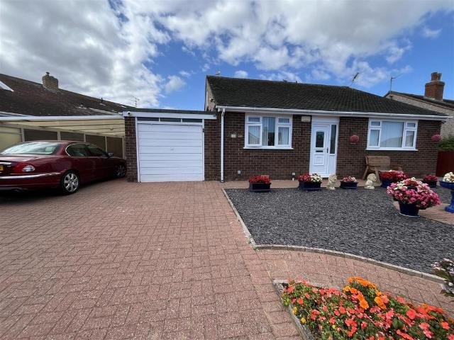 2 bedroom detached bungalow for sale