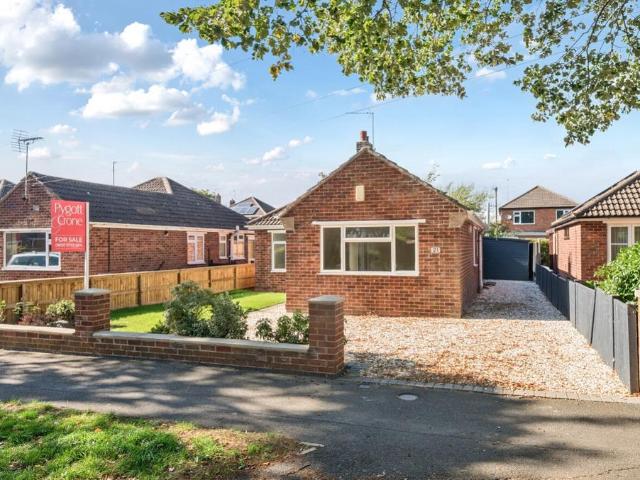 2 bedroom detached bungalow for sale