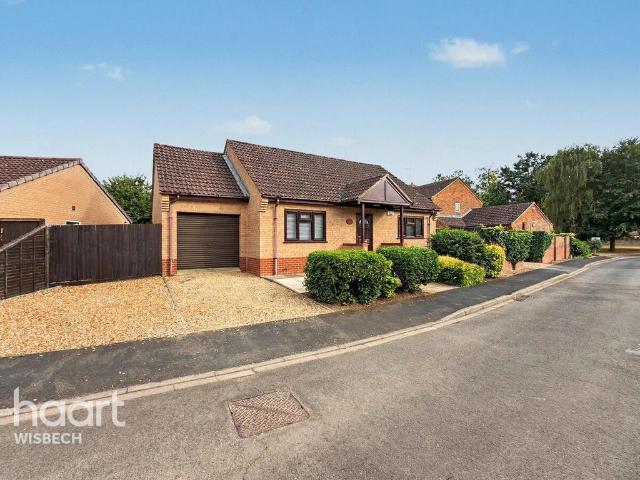 2 bedroom detached bungalow for sale
