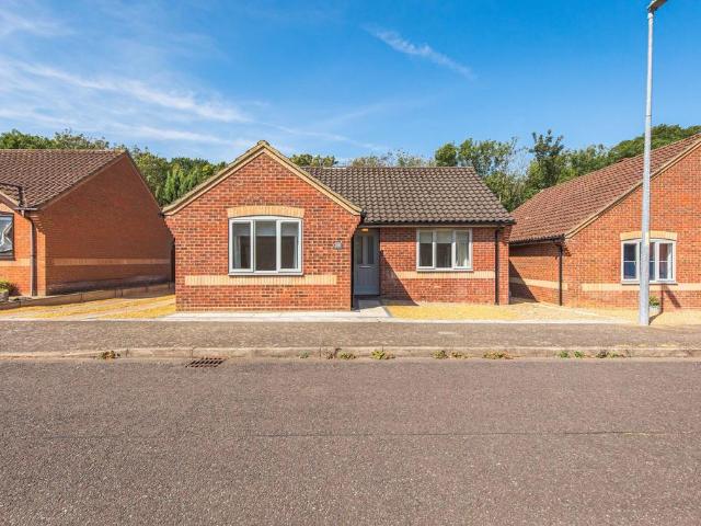 2 bedroom detached bungalow for sale
