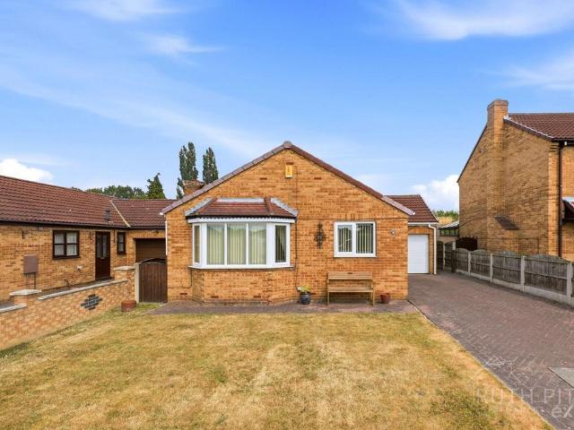 2 bedroom detached bungalow for sale