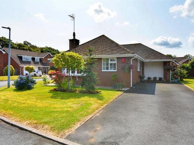 2 bedroom detached bungalow for sale
