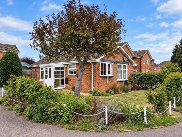 2 bedroom detached bungalow for sale