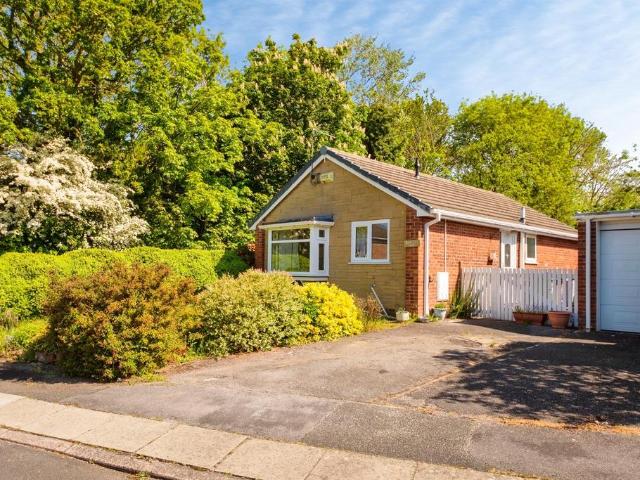 2 bedroom detached bungalow for sale