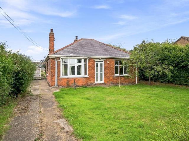 2 bedroom detached bungalow for sale