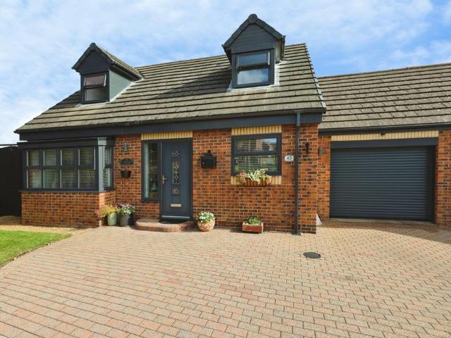 2 bedroom detached bungalow for sale