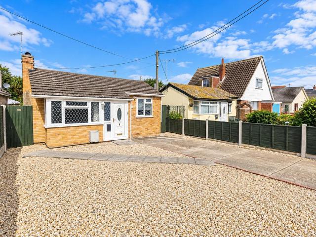 2 bedroom detached bungalow for sale