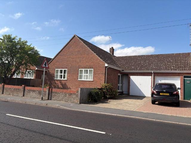 2 bedroom detached bungalow for sale