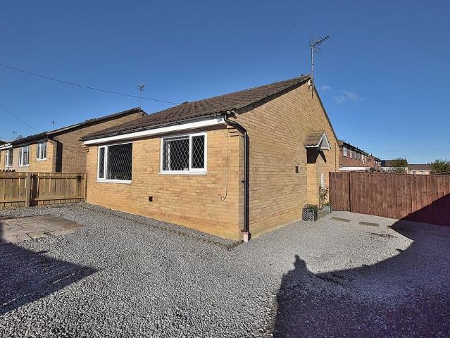 2 bedroom detached bungalow for sale