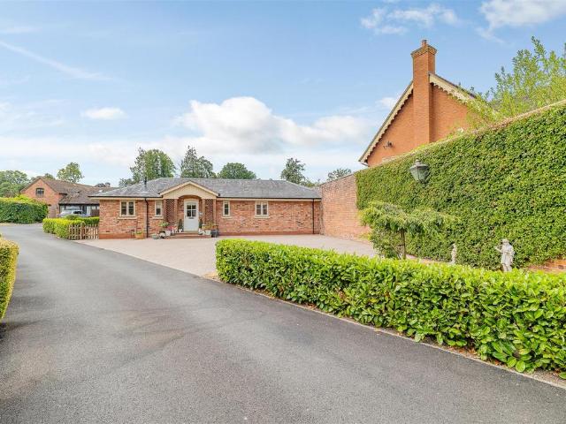 2 bedroom detached bungalow for sale