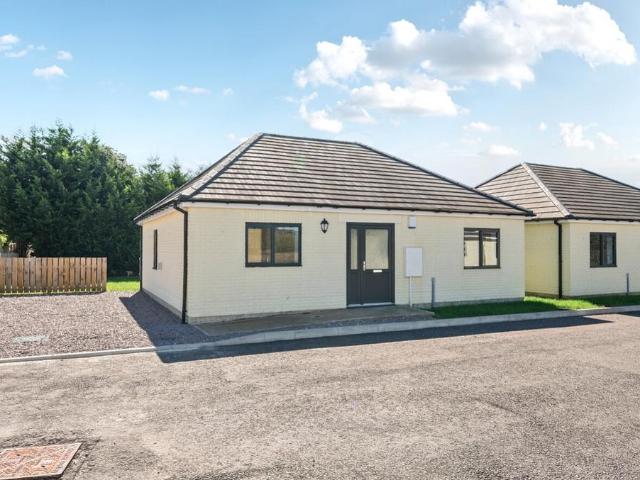 2 bedroom detached bungalow for sale