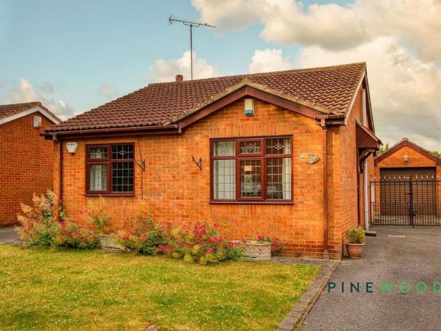 2 bedroom detached bungalow for sale