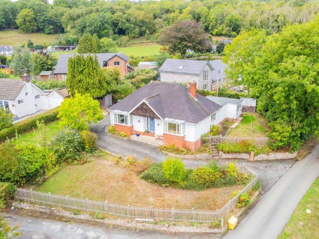2 bedroom detached bungalow for sale