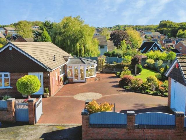 2 bedroom detached bungalow for sale