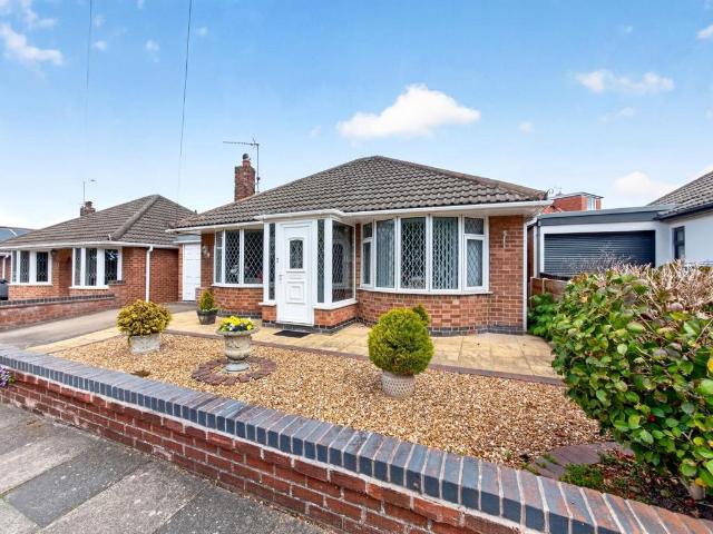 2 bedroom detached bungalow for sale