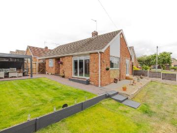 2 bedroom detached bungalow for sale