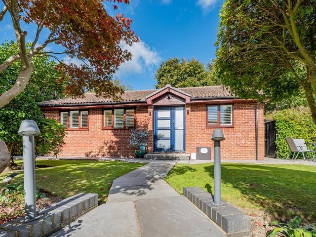 2 bedroom detached bungalow for sale