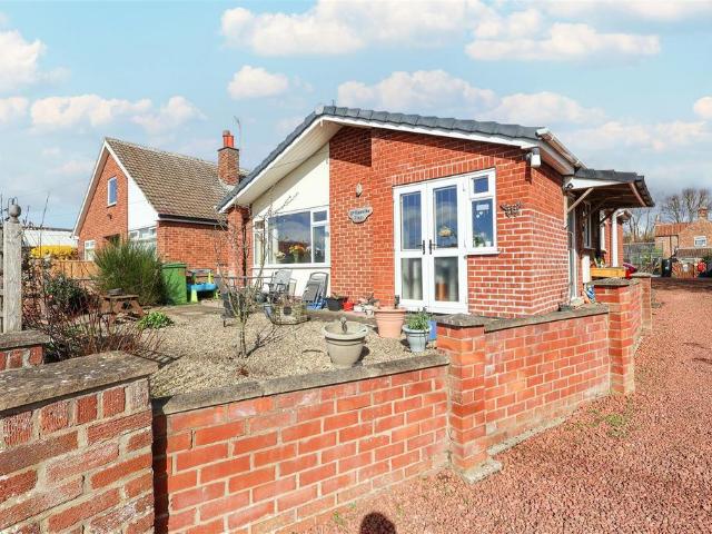 2 bedroom detached bungalow for sale