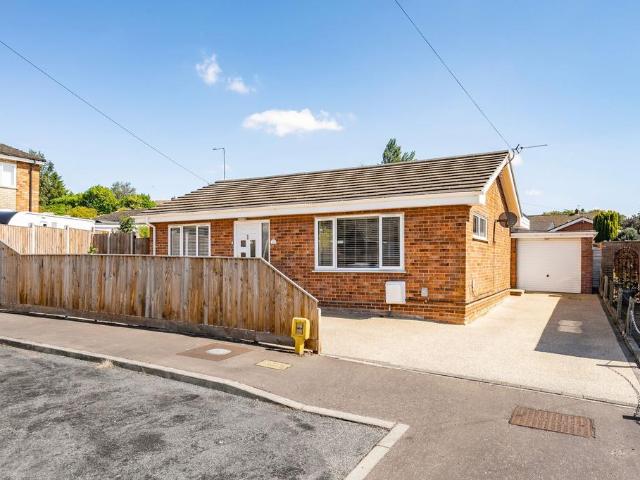 2 bedroom detached bungalow for sale